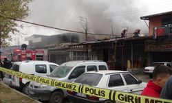 Malatya'da kaporta dükkânının çatısında yangın paniği