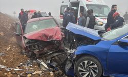 Malatya'da otomobiller kafa kafaya çarpıştı: 5 yaralı