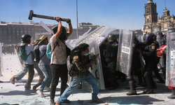 Meksika'da "Z kuşağı" protestosu: 120 yaralı