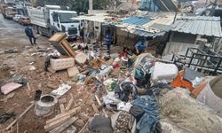 Mersin'de çöp ev temizlendi: 10 kamyon atık tahliye edildi