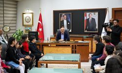 Miniklerden Büyükşehir Belediye Başkanı Er'e ziyaret