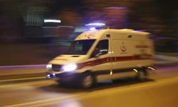 Motosiklet yayalara çarptı: 1'i ağır 3 yaralı