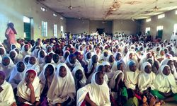 Nijerya'da silahlı kişiler bir okulda en az 25 kızı kaçırdı