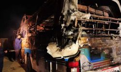 Pakistan’da yolcu otobüsü ile tanker çarpıştı: 5 ölü, 4 yaralı