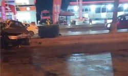 Refüje çarpan otomobildeki 2 kişi yaralandı