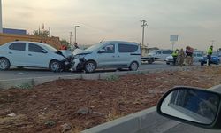 Şanlıurfa’da trafik kazası: 2 araç kafa kafaya çarpıştı