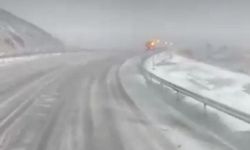Sivas’taki bazı yollar yoğun kar ve tipi nedeniyle ağır taşıt trafiğine kapandı