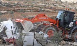 Siyonist rejim Kudüs'te evleri yıktı, iki Filistinli işçiyi yaraladı