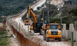 Siyonist rejim Lübnan sınırında duvar örüyor