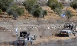 Siyonist rejim Suriye'ye saldırdı, köylerde yol kontrol noktaları kurdu