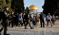 Siyonist yerleşimciler, Mescid-i Aksa'ya baskın düzenledi