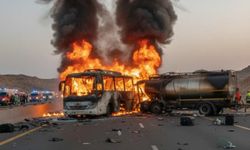 Suudi Arabistan'da umrecileri taşıyan otobüs kaza yaptı: 45 ölü