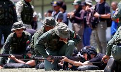 Venezuela, olası ABD saldırısına karşı gerilla savunmasına hazırlanıyor