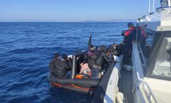 Yunanistan unsurlarınca geri itilen 17 düzensiz göçmen kurtarıldı