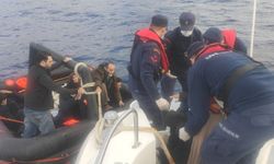 Yunanistan unsurlarınca geri itilen 20 düzensiz göçmen kurtarıldı