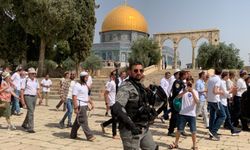 Yüzlerce siyonist yerleşimci, Mescid-i Aksa'ya baskın düzenledi