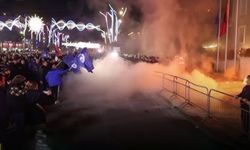 Arnavutluk'ta yolsuzluk protestolarında hükümetin istifasını talep ediyor