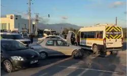 Balıkesir'de öğrenci servisi kaza yaptı: 8 yaralı