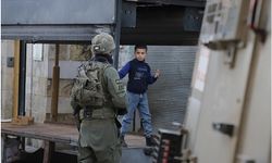 Batı Şeria’da işgal saldırılarında 3 kişi yaralandı onlarca kişi alıkonuldu