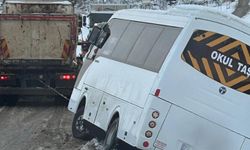 Batman'da kar nedeniyle mahsur kalan okul servisi kurtarıldı