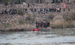 Cizre’de terliğini almak isterken nehre düşen çocuk kayboldu 