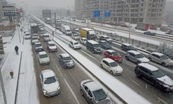Diyarbakır'da kar, ulaşımı durma noktasına getirdi
