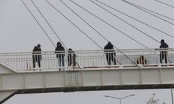 Diyarbakır’da tehlikeli kar oyunu: Sürücüler zor anlar yaşadı