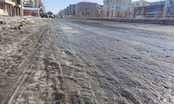Diyarbakır'da yollar buz pistine döndü