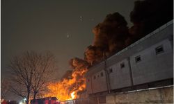 Esenyurt’ta inşaat malzemeleri fabrikasında yangın