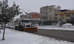 Gaziantep'te karla kaplı yolları açma çalışmaları devam ediyor