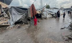 Gazze'de çadır kampları sular altında kaldı