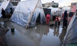 Gazze'deki çadırların yüzde 90'ı son yağışlarla birlikte sular altında kaldı