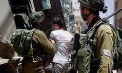 İşgalciler el-Halil'de baskınlarını artırdı: 22 Filistinli esir alındı