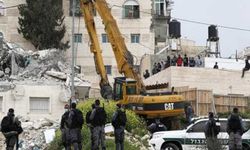 İşgalciler Filistinlilere ait evleri yıkmaya devam ediyor