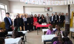 "İyi ki doğ-Muş" sloganıyla köylerdeki çocuklara doğum günü sürprizi yapıyorlar