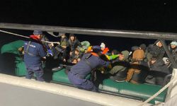 İzmir açıklarında 50 düzensiz göçmen yakalandı