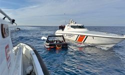 İzmir açıklarında geri itilen 10 düzensiz göçmen kurtarıldı