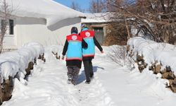 Karlıova’da zor kış şartlarında 200 hanenin temizliği yapılıyor