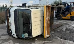 Konya'da kamyonet devrildi: Sürücü yaralandı