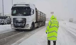 Mardin’de ağır tonajlı araçlara kar engeli