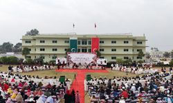 Pakistan'da toplu düğün: 43 çift evlendi