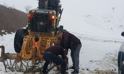 Siirt'te grup köy yolu kar nedeniyle ulaşıma kapandı