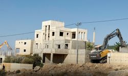 Siyonist işgalciler Ramallah'ın batısında bir evi daha yıktı