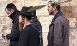 Siyonist yerleşimciler Hanuka bahanesiyle Mescid-i Aksa'ya baskını sürdürdü