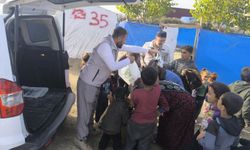 Tarsus Umut Kervanı Derneği’nden Suriyeli ailelere kışlık giysi desteği