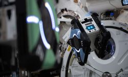 Yapay zekâ, uzayda serbest uçuş yapan robotu başarıyla yönlendirdi