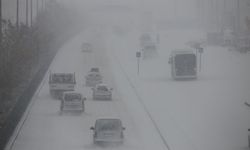 Yoğun kar yağışı Diyarbakır’da yolları kapattı