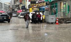 Yoğun yağış Adana'da hayatı olumsuz etkiledi