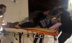 Ağrı'da yolu kardan kapanan köydeki hastaya paletli ambulansla ulaşıldı