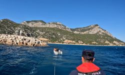 Antalya açıklarında mahsur kalan 3 kişi kurtarıldı